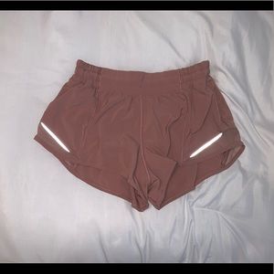 Lululemon Burnt Rose Hotty Hot Short 2.5